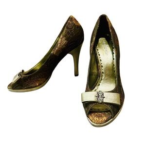 BCBGirls Gold Green Brocade High Heels Size 8.5